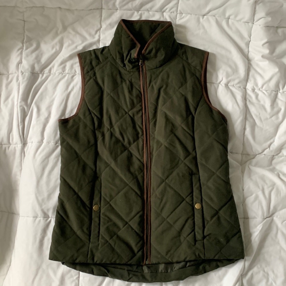 G.H. Bass and Co quilted vest